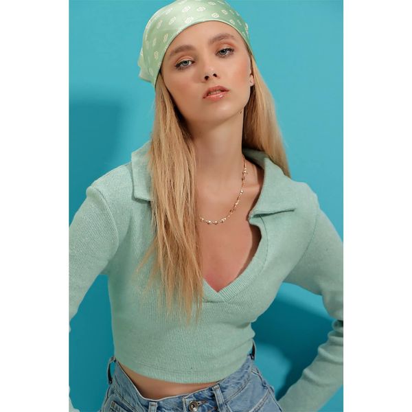 Trend Alaçatı Stili Trend Alaçatı Stili Women's Turquoise Polo Neck Corduroy Soft Textured Crop Blouse