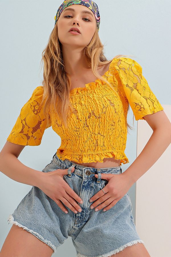 Trend Alaçatı Stili Trend Alaçatı Stili Women's Yellow Square Neck Gippie Jacquard Lace Knit Crop Blouse