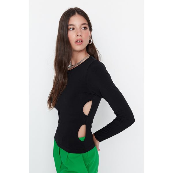 Trendyol Trendyol Black Cut-out Detailed Fitted Knitted Blouse