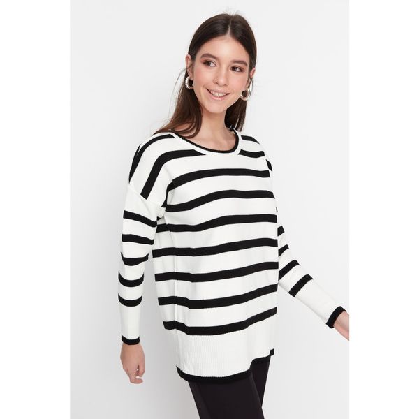 Trendyol Trendyol Black Striped Knitwear Sweater