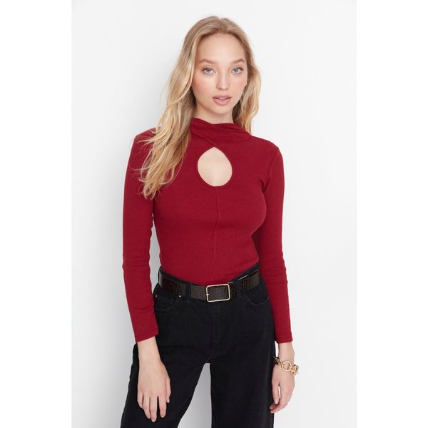 Trendyol Trendyol Claret Red Cut Out Detailed Collar Knitted Blouse
