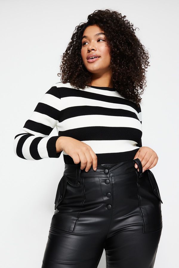 Trendyol Trendyol Curve Plus Size Sweater - Black - Fitted