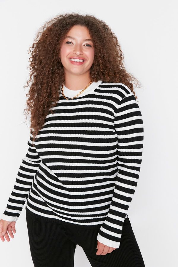 Trendyol Trendyol Curve Plus Size Sweater - Black - Regular fit