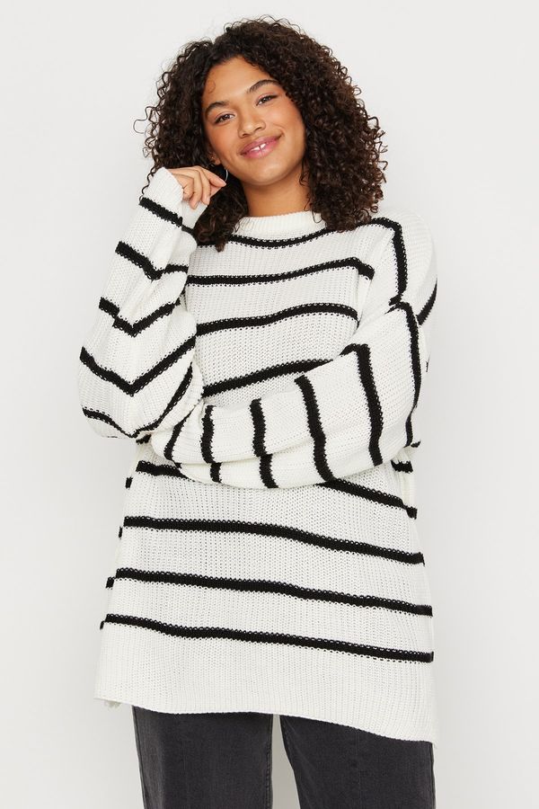 Trendyol Trendyol Curve Plus Size Sweater - Ecru - Relaxed fit