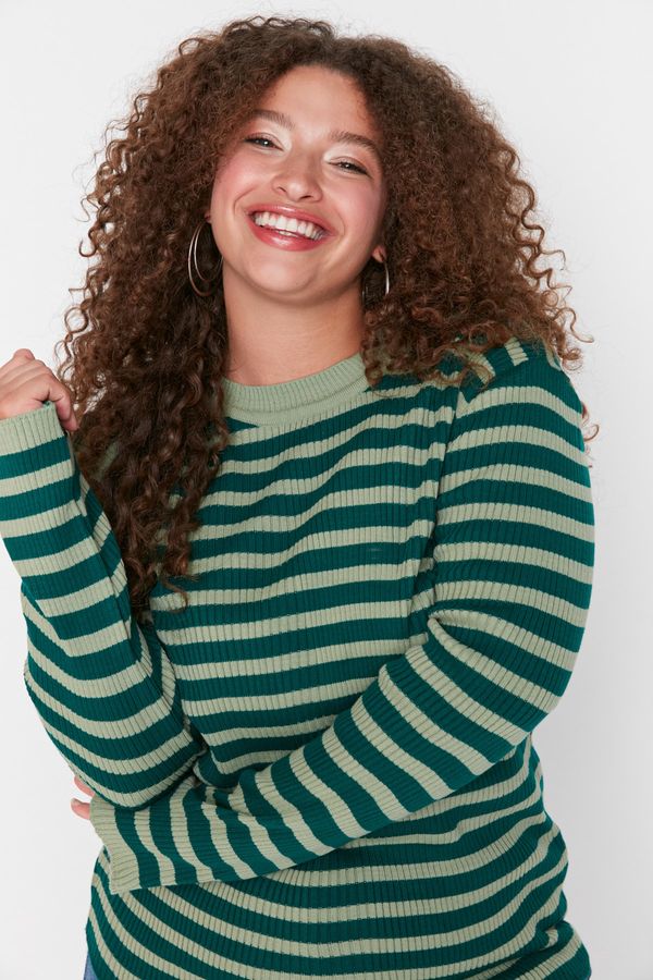 Trendyol Trendyol Curve Plus Size Sweater - Green - Regular fit