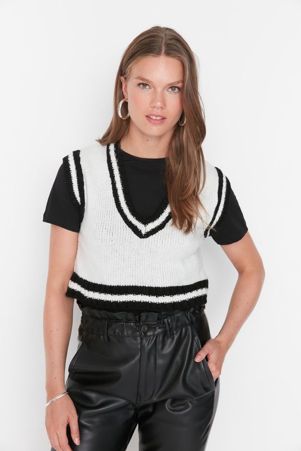 Trendyol Trendyol Ecru V Neck Crop Knitwear Sweater