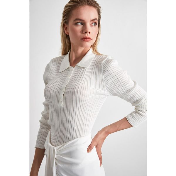 Trendyol Trendyol Ekru Polo Collar Fitilli Dzianinowy sweter