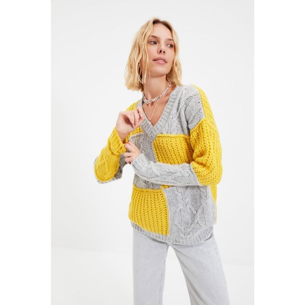 Trendyol Trendyol Gray Color Block V Neck Dzianina Sweter