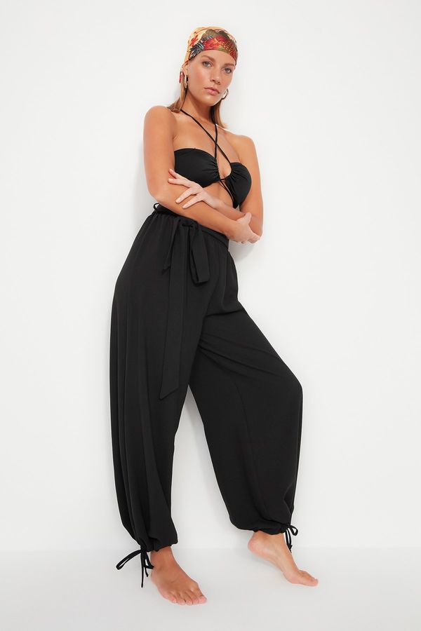 Trendyol Trendyol Pants - Black - Carrot pants