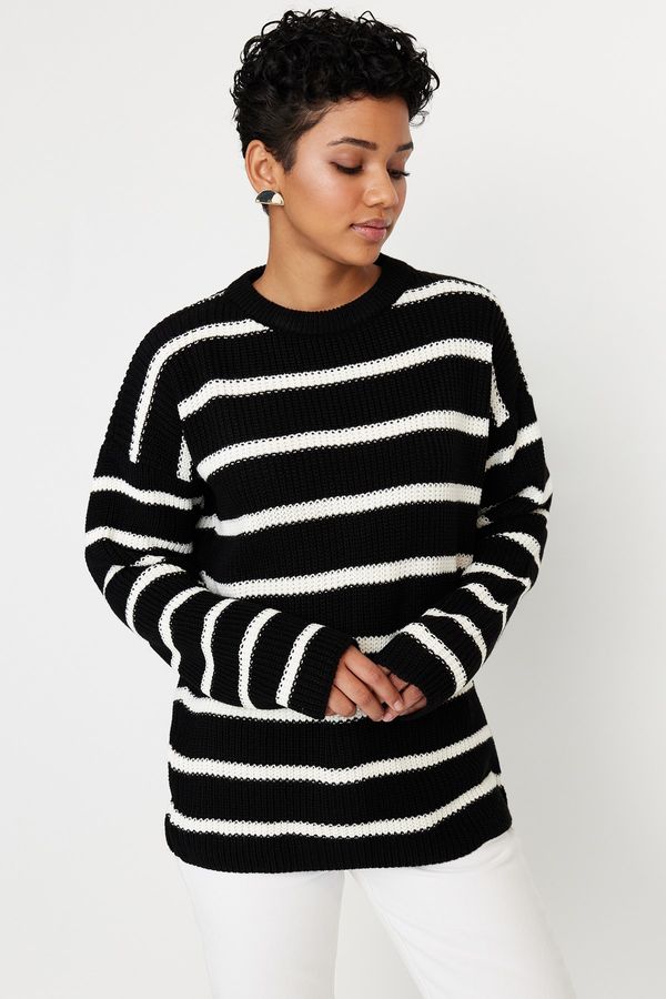 Trendyol Trendyol Sweater - Black - Oversize