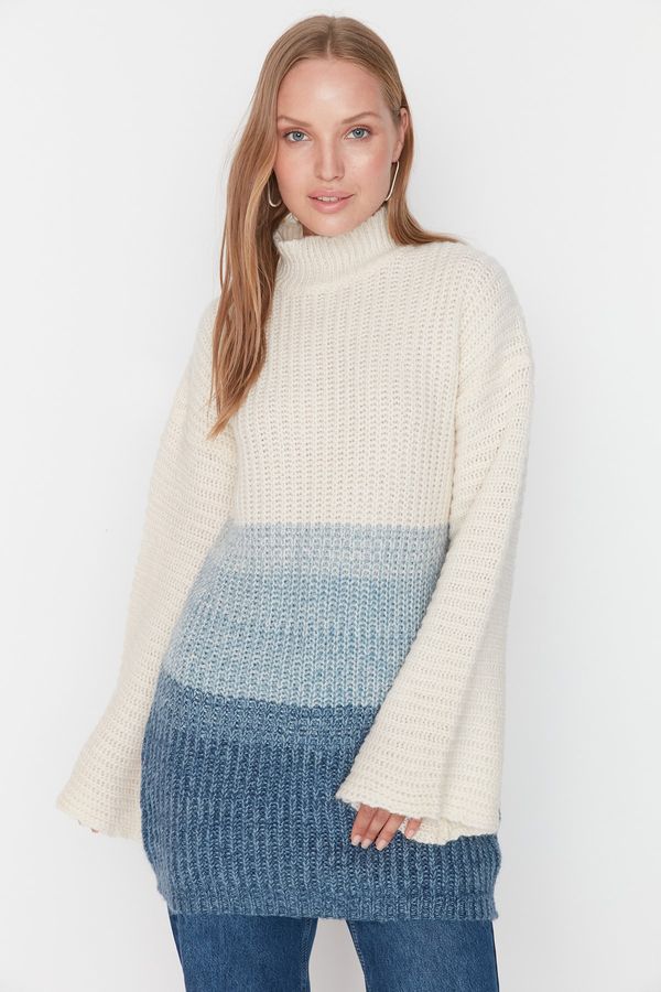 Trendyol Trendyol Sweater - Blue - Fitted