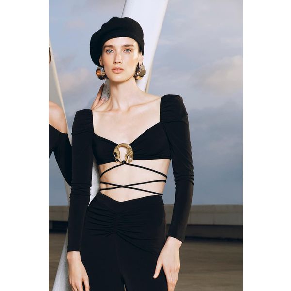 Trendyol Trendyol X Zeynep Tosun Black Accessory Detail Crop Tie Blouse