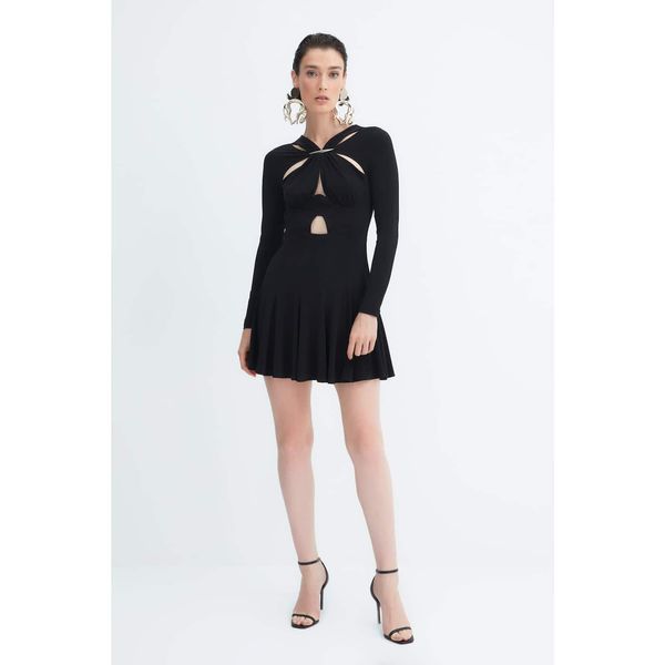Trendyol Trendyol X Zeynep Tosun Black Cut Out and Accessory Detailed Dress